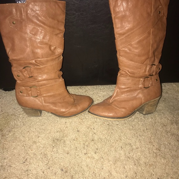 Women’s Tan Boots - Picture 5 of 6